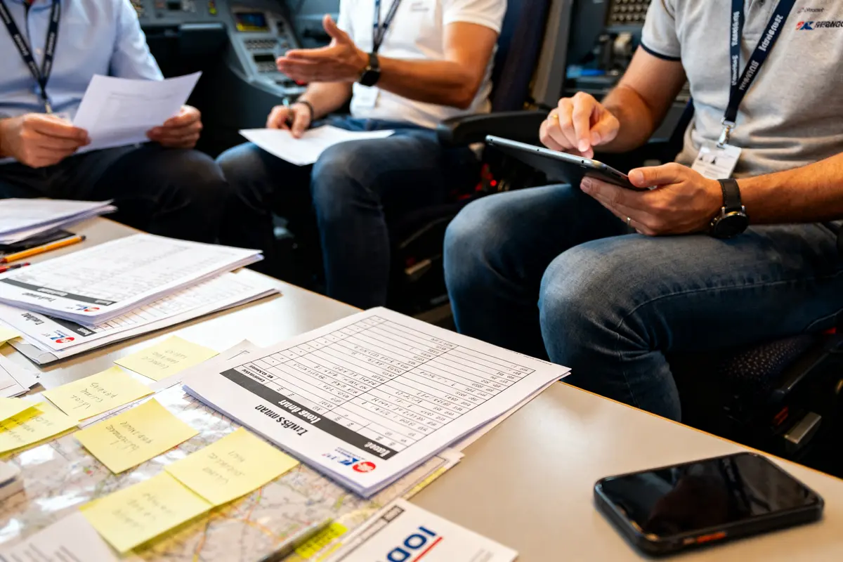 Réunion dans un cockpit pour un stage d'amélioration de la qualité des cockpits en clientèle